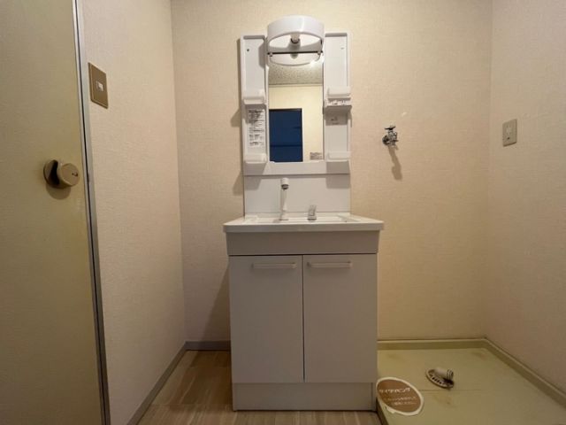 【松山市石手白石のアパートの洗面設備】
