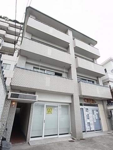 神戸市中央区籠池通のマンションの建物外観