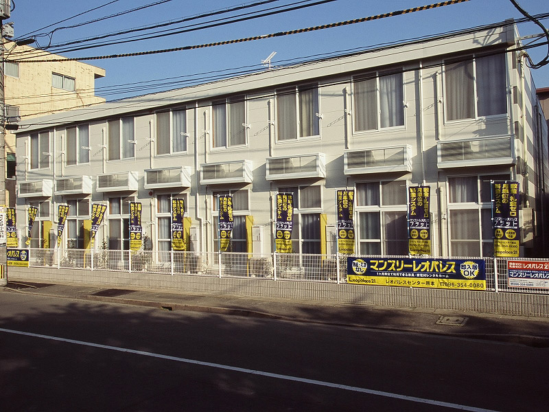 建物外観　スーパーまで徒歩1分！！公園目の前☆
