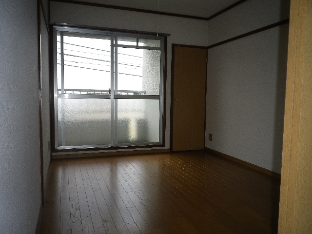 アベニューハイツ石川の居間写真