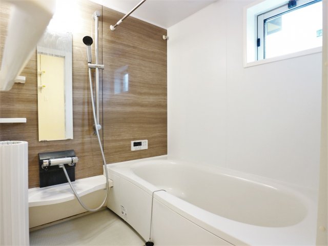 バス・シャワールーム　コンパクトで使いやすいお風呂です