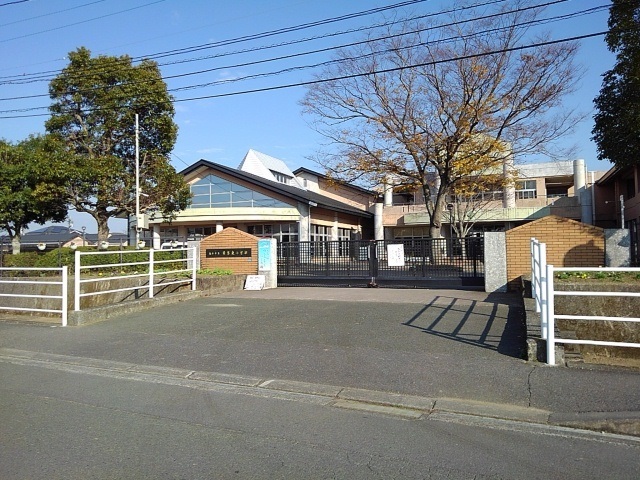 小学校　熊本市立日吉東小学校（小学校）まで614m