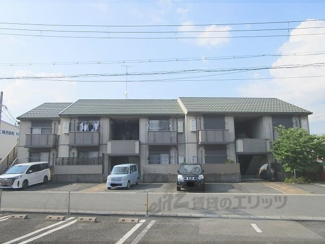 亀岡市大井町土田のアパートの建物外観