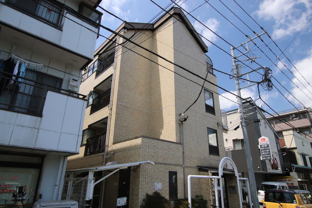 横浜市鶴見区栄町通のマンションの建物外観