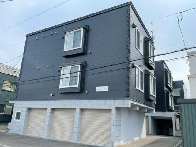 札幌市手稲区富丘一条のアパートの建物外観