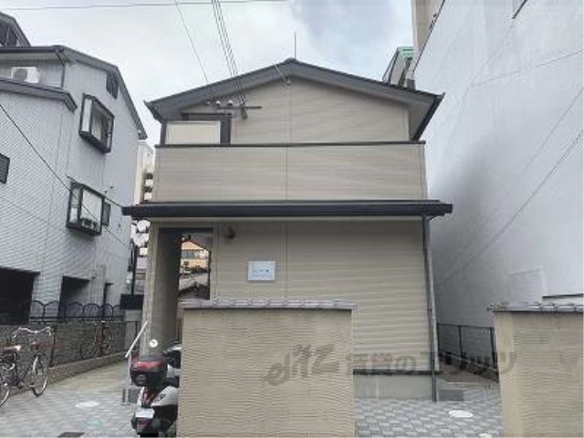 【レオパレスバンブー雅の建物外観】