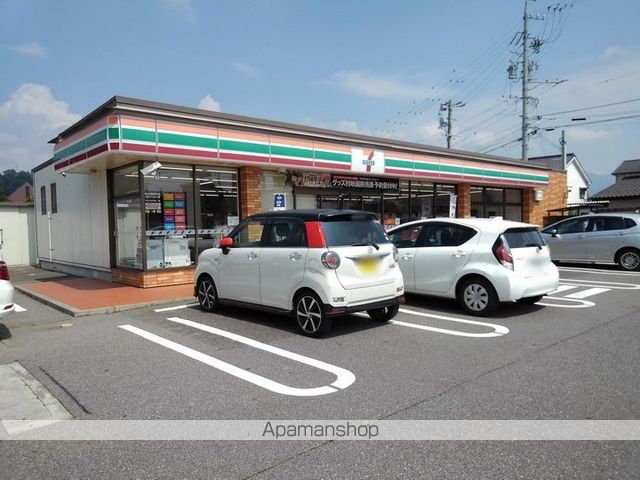 コンビニ　セブンイレブン（コンビニ）まで560m