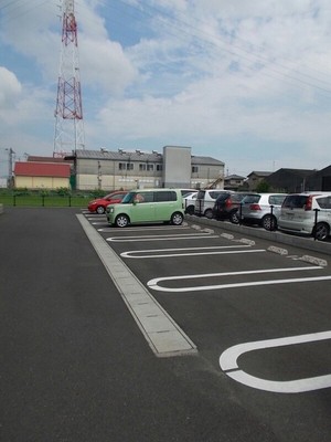 【アイ　曙の駐車場】