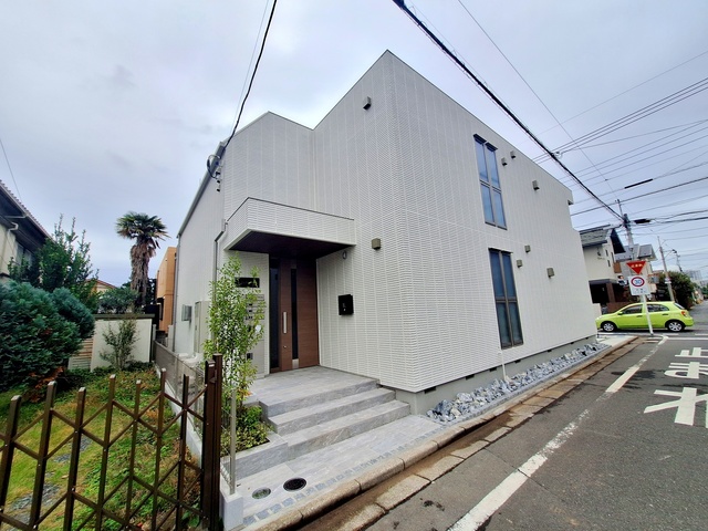 【さいたま市浦和区仲町のマンションの建物外観】