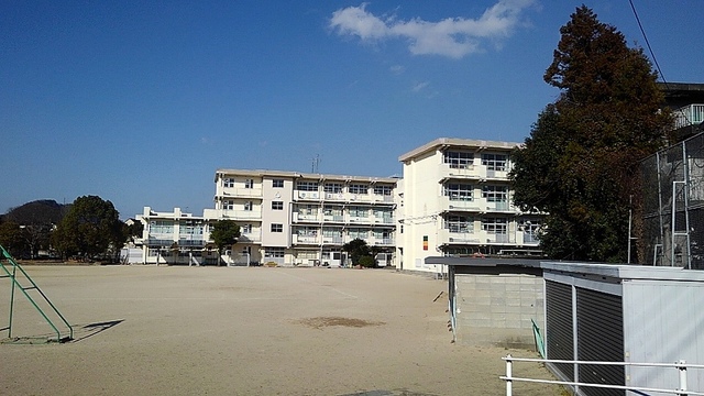 【北九州市小倉南区高野のアパートの小学校】