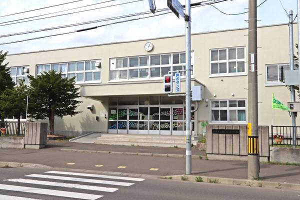 【ビレッジハウス新川7号棟の小学校】