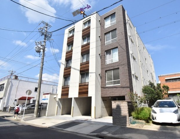 【名古屋市東区東大曽根町のマンションの建物外観】