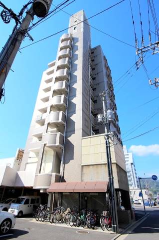 広島市西区大芝のマンションの建物外観