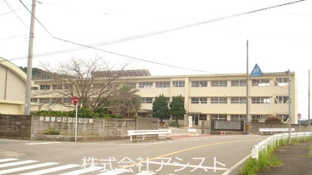 【飯塚市綱分のアパートの中学校】