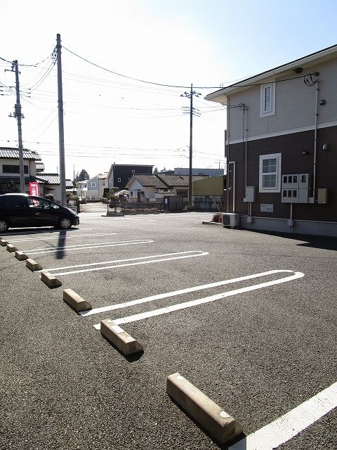 【石岡市東大橋のアパートの駐車場】