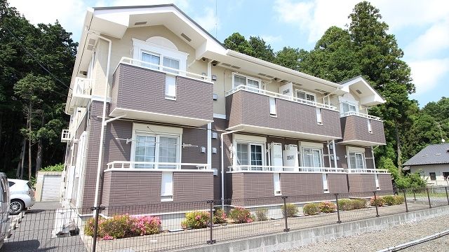 石岡市東大橋のアパートの建物外観