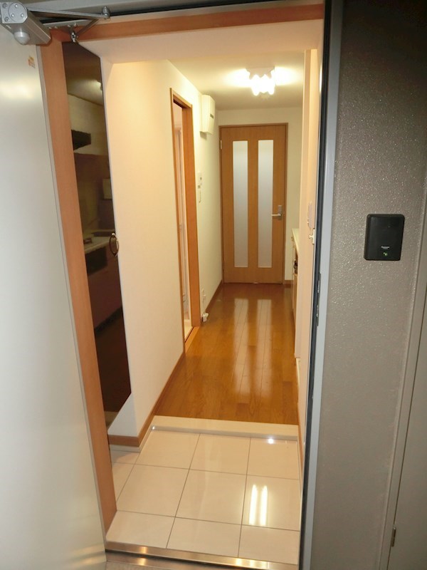 玄関　※同物件別号室参考写真