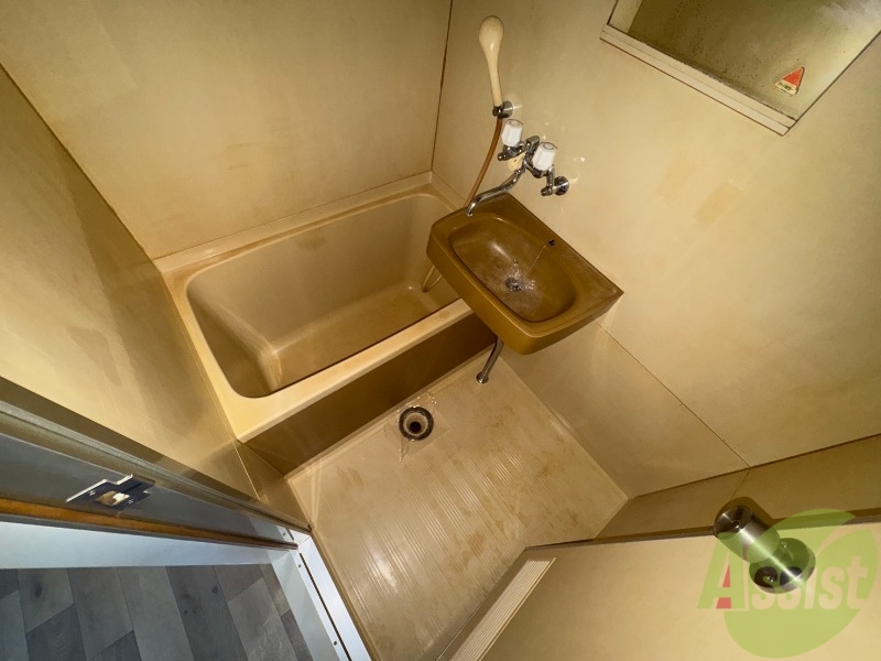 バス・シャワールーム　ユニットバスです。疲れを癒すのに欠かせませんね！