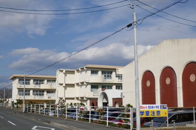 小学校　磐田市立豊田東小学校（小学校）まで994m