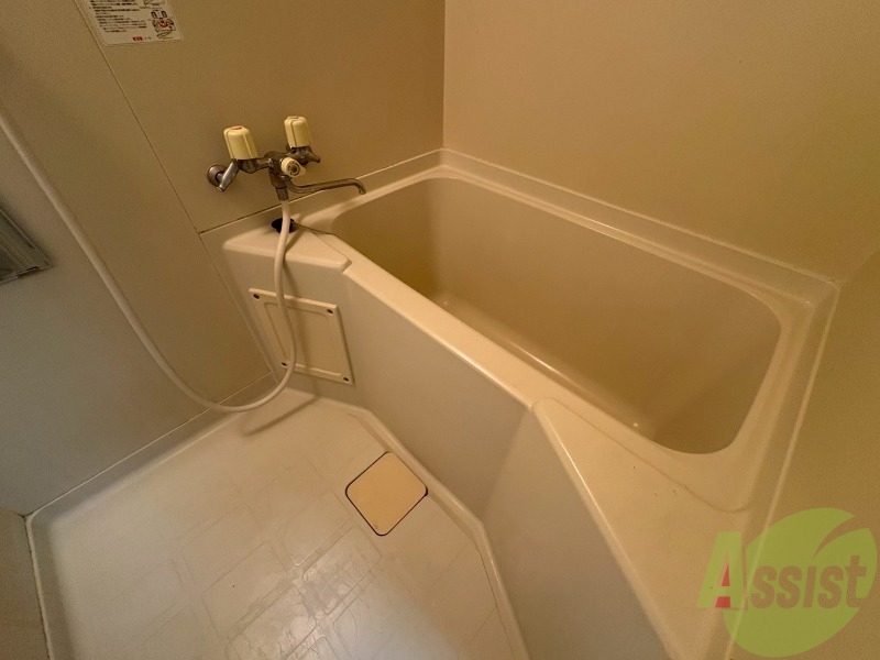 バス・シャワールーム　ユニットバスです。疲れを癒すのに欠かせませんね！