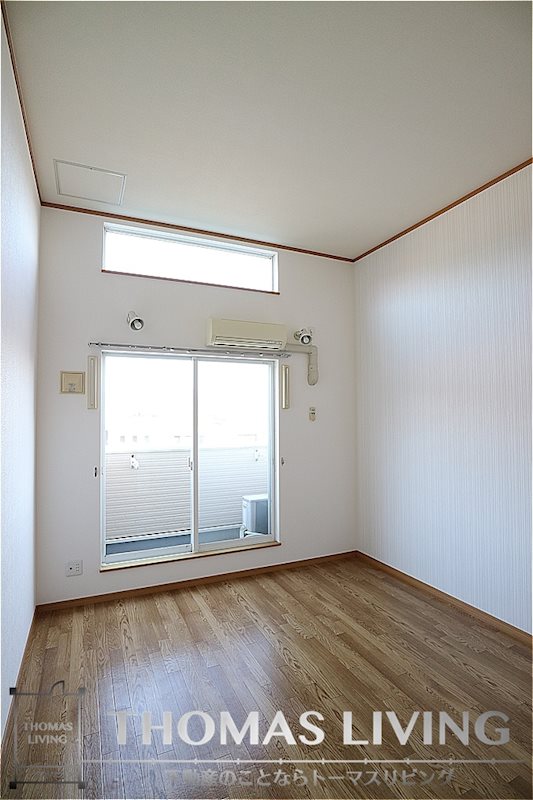 居室・リビング　広々とした洋室スペース