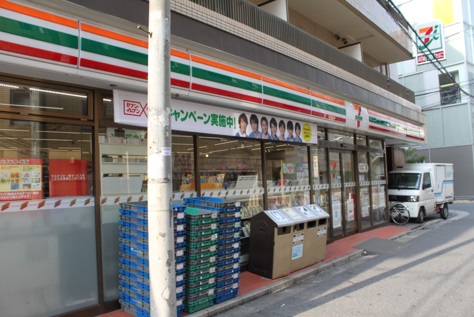 コンビニ　セブンイレブン（コンビニ）まで368m