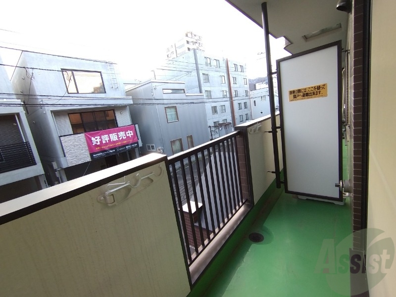 バルコニー　バルコニーです。洗濯物を干したり一息ついたりできますね！