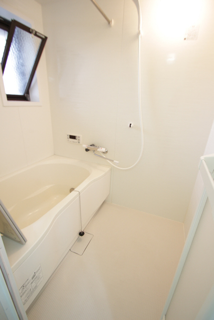 バス・シャワールーム　お風呂はゆったりと入れます