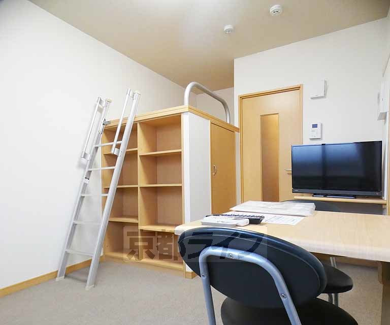 居室・リビング　家具家電つきのレオパレス