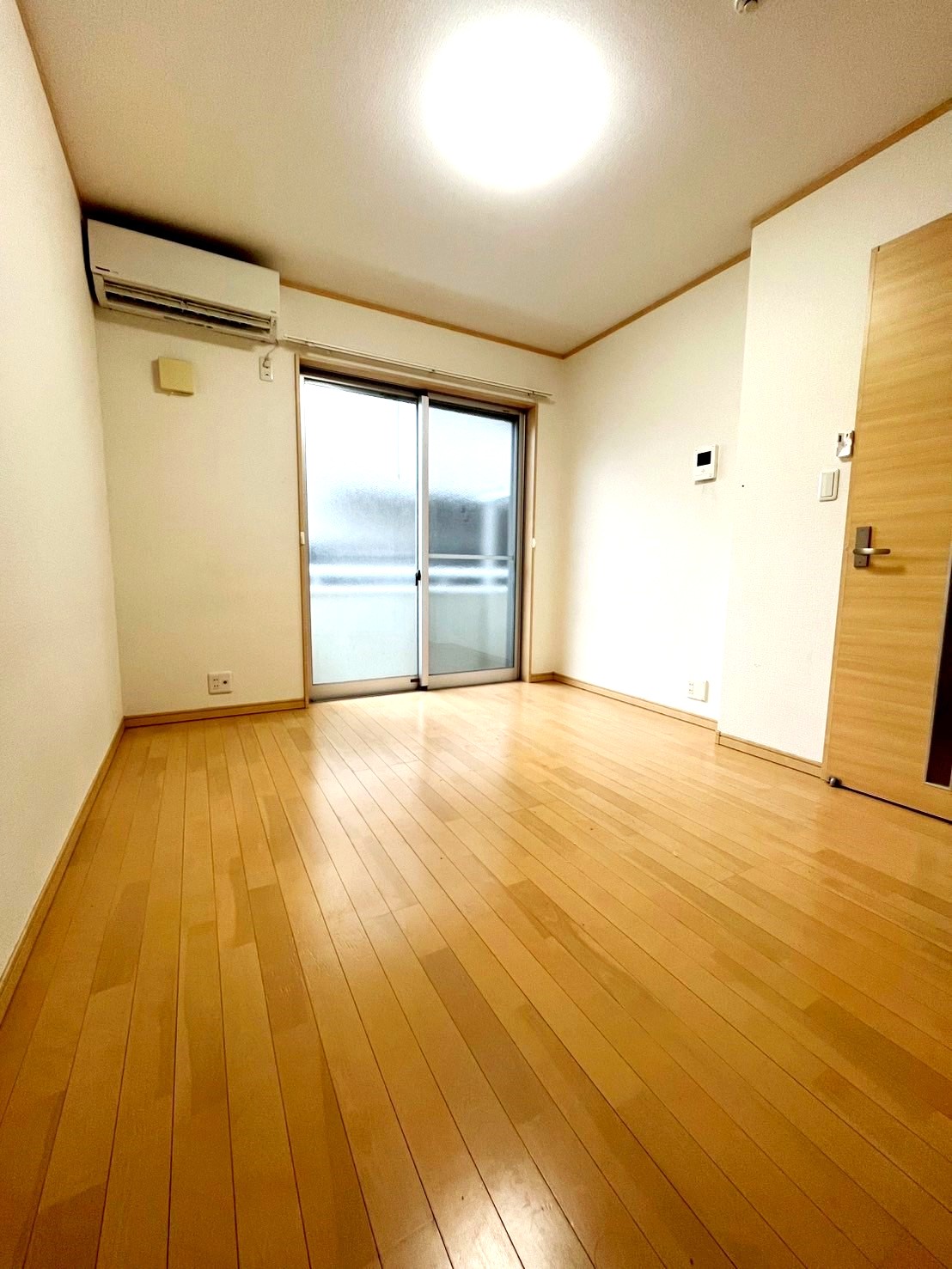 居室・リビング　※別部屋参考写真