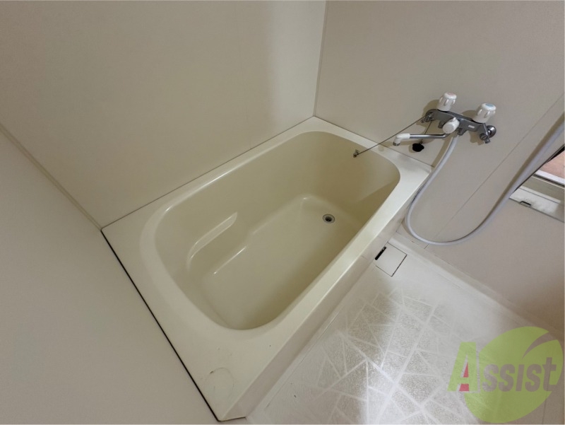 バス・シャワールーム　お風呂になります。一日の疲れを癒してくださいね。