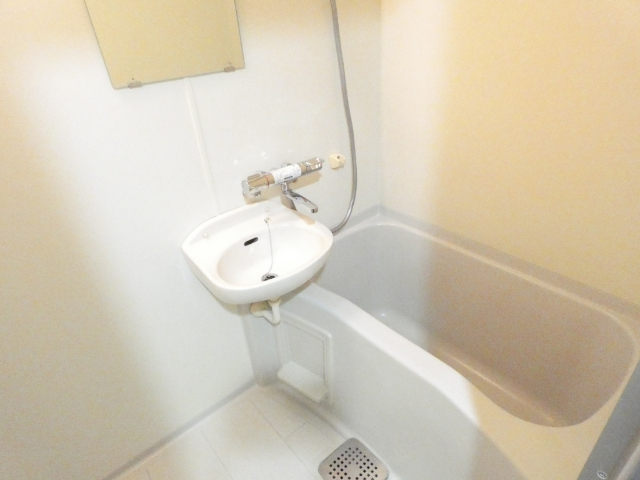 バス・シャワールーム　写真は別号室の写真です。