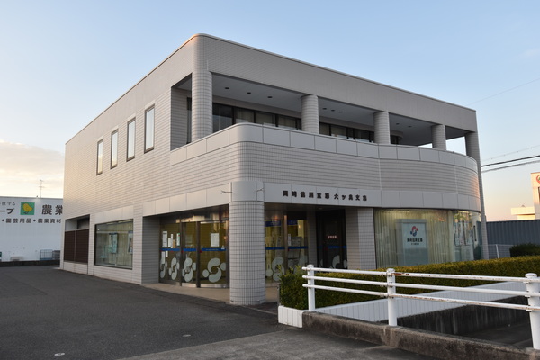 銀行　岡崎信用金庫六ッ美支店（銀行）まで364m