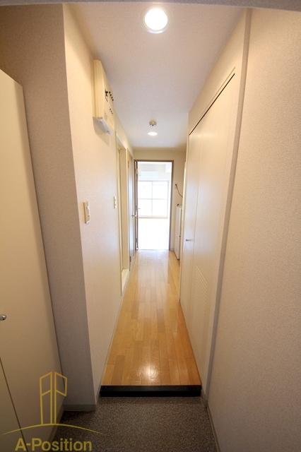 玄関　M&MUMEDAEAST