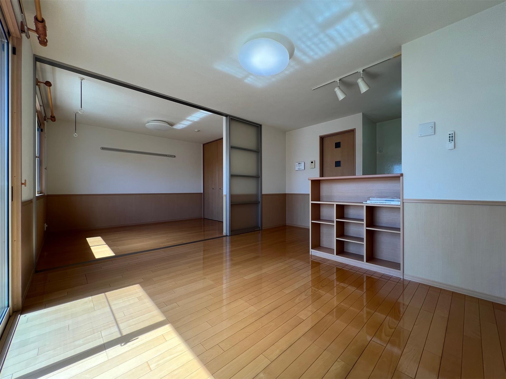 居室・リビング　同タイプ室内（反転タイプ）