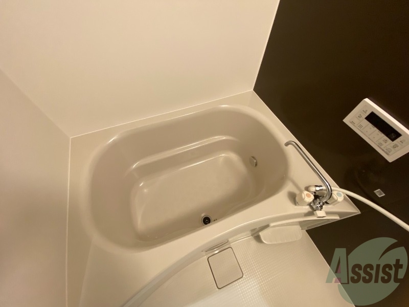 バス・シャワールーム　浴槽付きのお風呂です。ここで一日の疲れを癒しましょう。