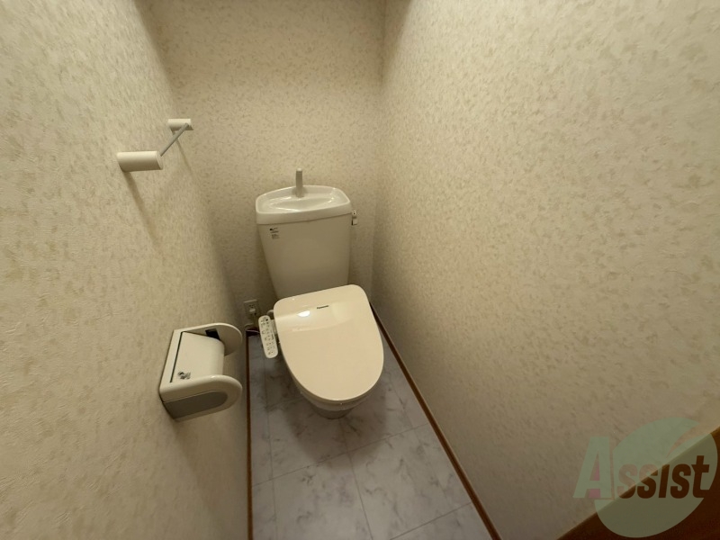 トイレ　トイレはウォシュレット付きです。シャワートイレは嬉しいですね