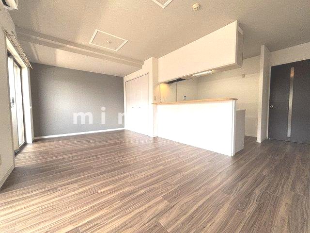 居室・リビング　※写真は別号室のものですので現状優先とさせていただきます