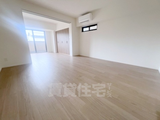 リーガル京都堀川中立売2の居間写真