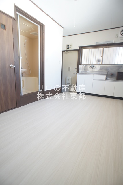 居室・リビング　ダイニングテーブルを置いたり自由にレイアウトできます☆