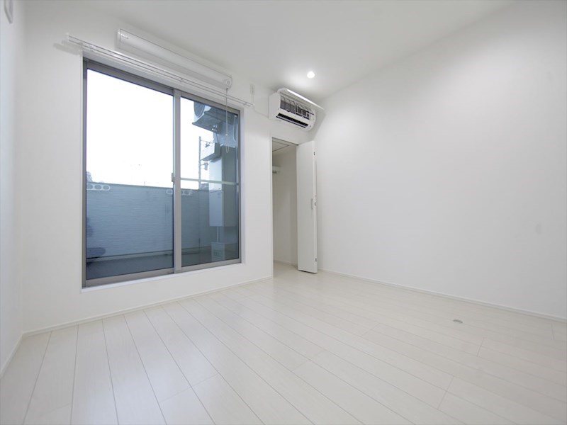 居室・リビング　洋室6帖　クローゼット付　エアコン完備　南面バルコニー