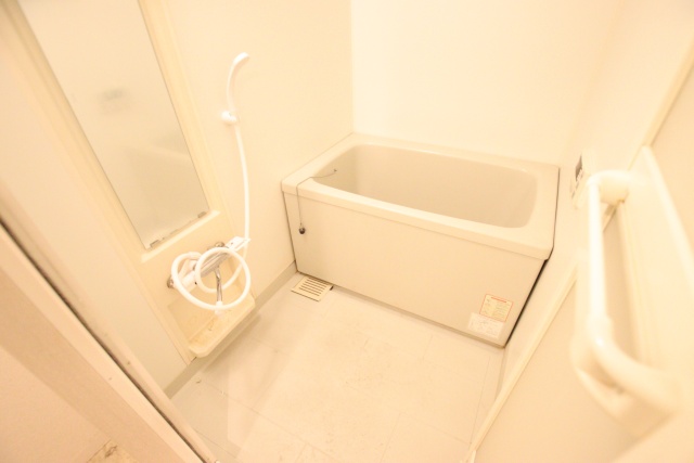 バス・シャワールーム　※別室の参考写真の為、現況優先です。