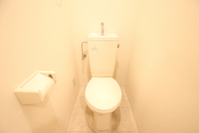 トイレ　※別室の参考写真の為、現況優先です。