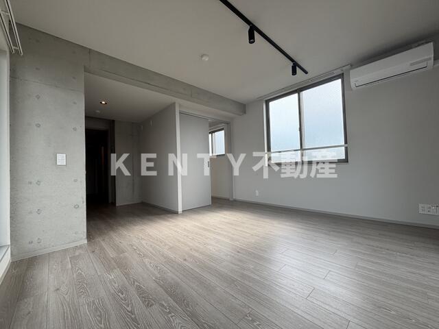 その他部屋・スペース　広くて明るい寝室