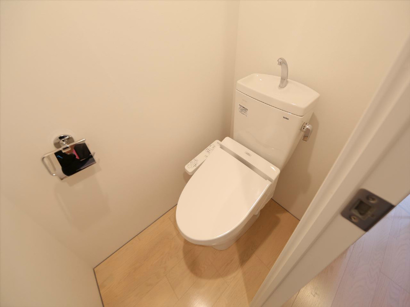 トイレ　温水洗浄便座付トイレ