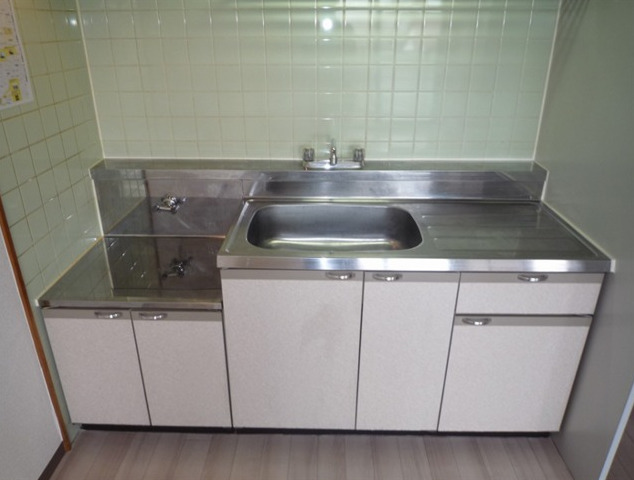 キッチン　コンパクトなキッチンで掃除もラクラク