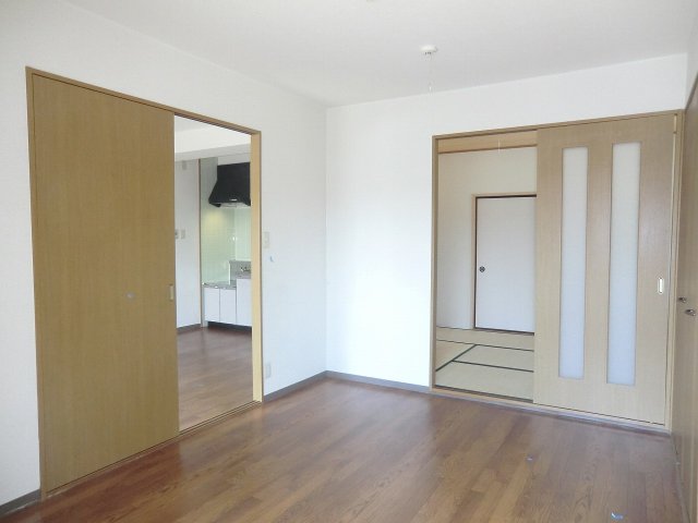 居室・リビング　こちらの居間で趣味の時間をお楽しみください