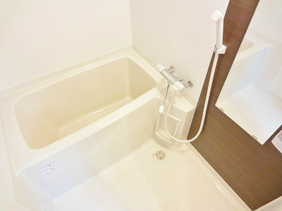 バス・シャワールーム　清潔感のある浴室になります。