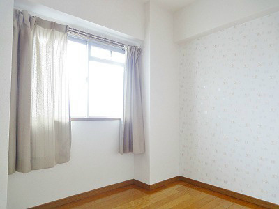 その他部屋・スペース　カーテン付きの寝室になります。