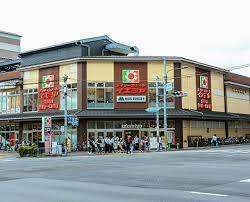 スーパー　デイリーカナートイズミヤ堀川丸太町店（スーパー）まで409m
